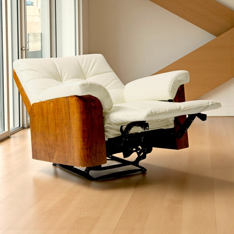 Smarto Konforlu – Akıllı Fonksiyonlar ve Teknolojiler | Smarto Relax TV koltuğu, beyaz döşeme, ahşap yan paneller, açılır ayak desteği