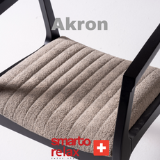 “Akron sandalye yan görünüm – ergonomik sırt desteği ve şık metal ayaklarla dengeli tasarım”6
